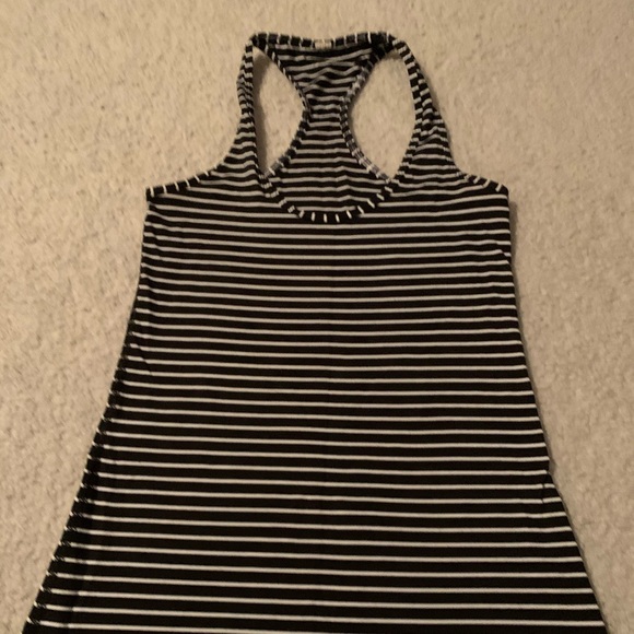 Lulu lemon top - Picture 2 of 2